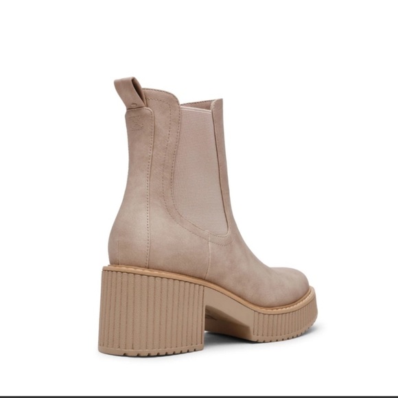 DV by Dolce Vita Darcel Lug Danda Chelsea Chunky Ankle Boot Stone Women’s Size 8 - Picture 13 of 14